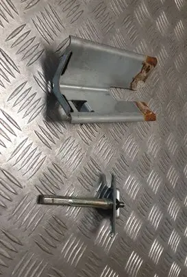 Battery bracket