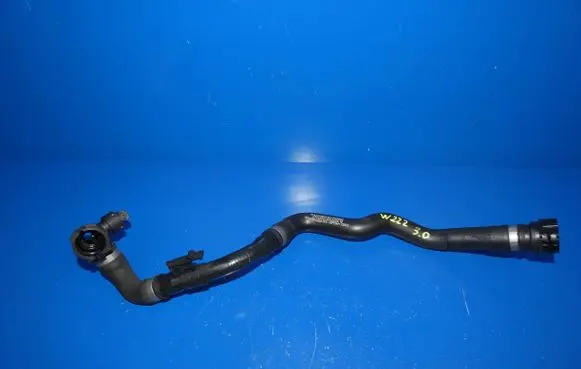 Engine coolant pipe/hose