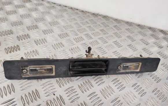 Volvo XC70 Trunk door license plate light bar 9203101