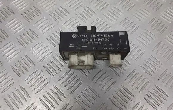 Volkswagen Polo IV 9N3 Coolant fan relay 1J0919506M