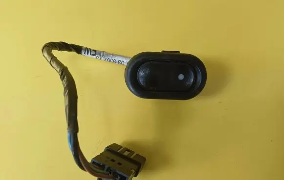 Opel Tigra A Electric window control switch 03930713 90431870