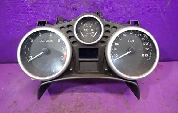 Mercedes-Benz E C207 W207 Speedometer (instrument cluster) 