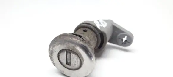 Renault 19 Front door lock (next to the handle) 
