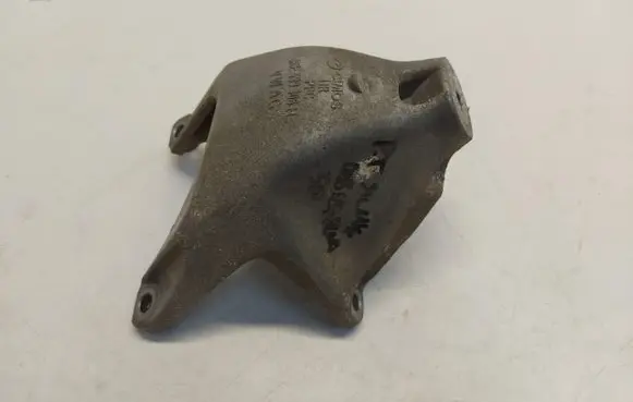 Engine mount bracket