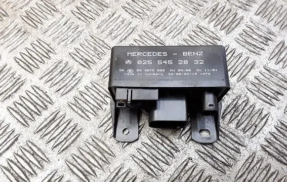 Mercedes-Benz Vaneo W414 Glow plug pre-heat relay 0255452832