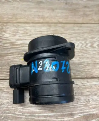 Volkswagen Golf VI Mass air flow meter 8ET358095