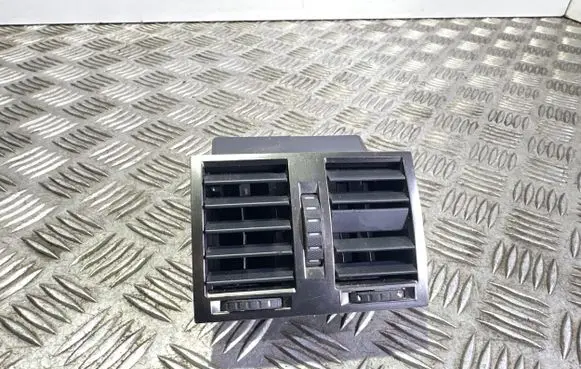 Rear air vent grill
