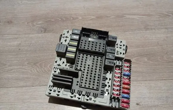 Volvo S60 Fuse module 8688153