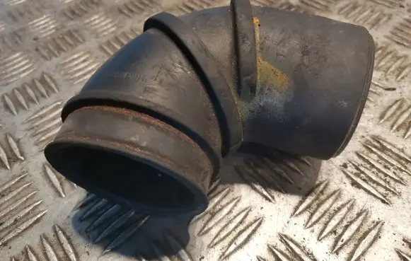 Mitsubishi Pajero Sport I Air intake duct part MR312394
