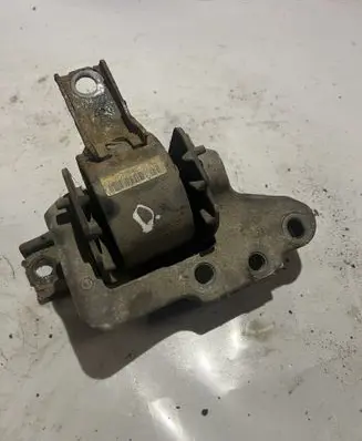 Engine mount bracket