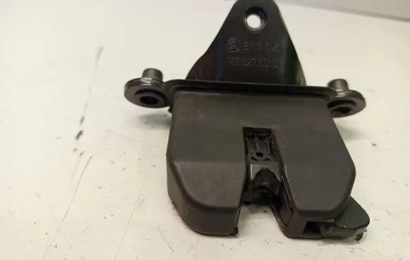 Skoda Octavia Mk2 (1Z) Tailgate/trunk/boot lock/catch/latch 1Z5827501D