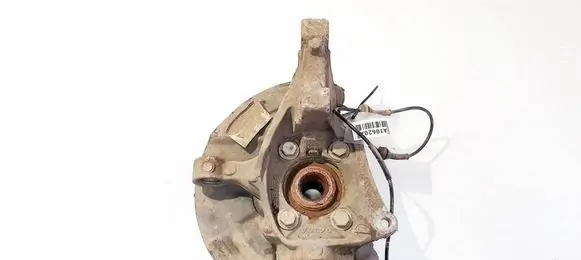 Volvo V70 Front wheel hub 9461943