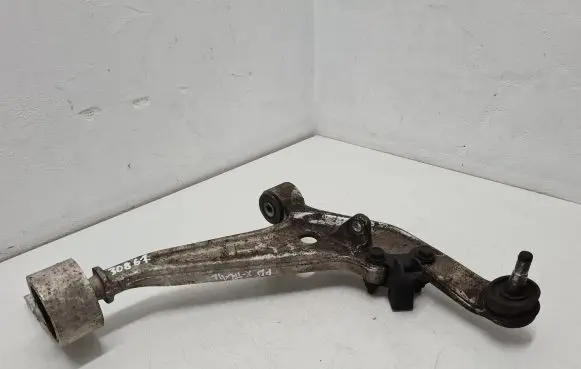 Nissan X-Trail T30 Front lower control arm/wishbone