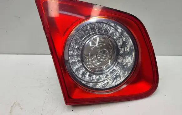 Volkswagen Jetta V Tailgate rear/tail lights 1K5945093