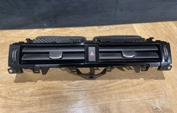 Land Rover Evoque II Dash center air vent grill LK72014L21AC 25092019 1165900003