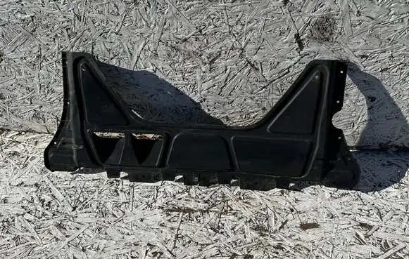 Volkswagen Arteon Engine splash shield/under tray 3Q0825235A