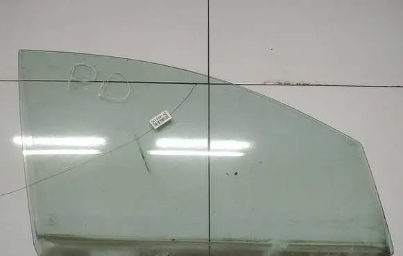 Toyota Avensis Verso Front door window glass four-door as2