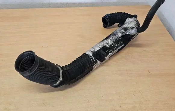 Volvo V50 Turbo air intake inlet pipe/hose 76895577