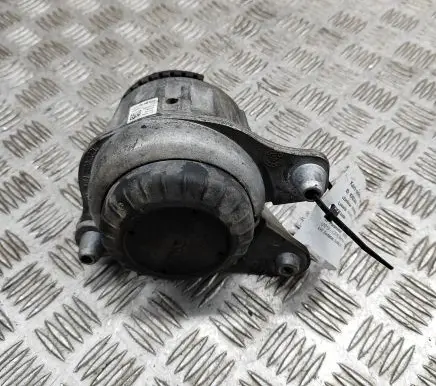 Mercedes-Benz C W205 Engine mount bracket A2052400200