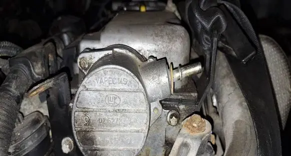 Opel Zafira A Vacuum pump 0252738