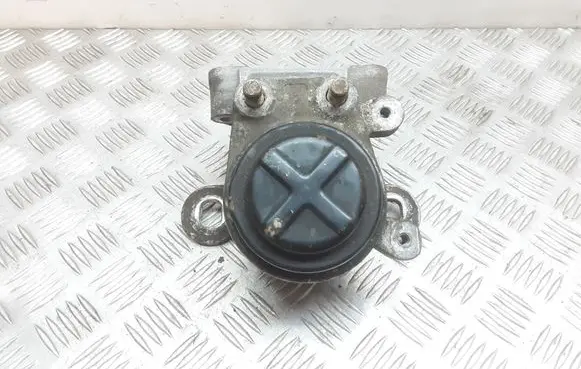 Mazda 626 Engine mount bracket