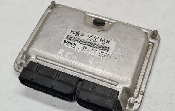 Volkswagen PASSAT B5.5 Engine control unit/module 038906019ER 0281010704
