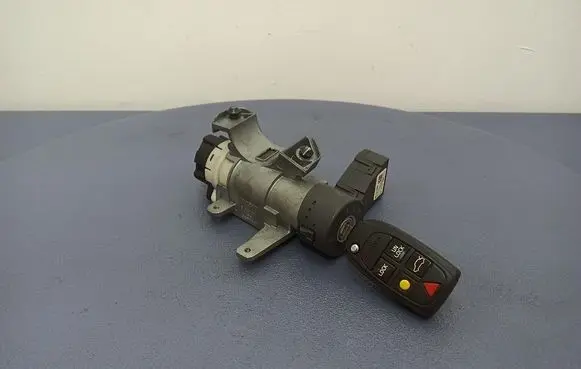 Volvo V70 Ignition lock 8626324