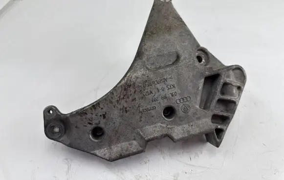 Volkswagen PASSAT B7 Engine mounting bracket 03L199207