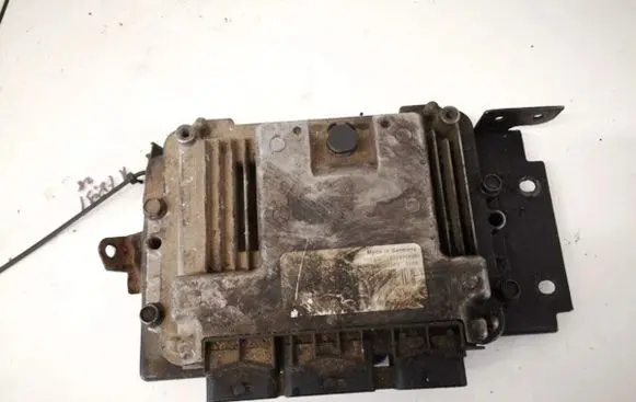 Nissan Primera Engine control unit/module 0281011645