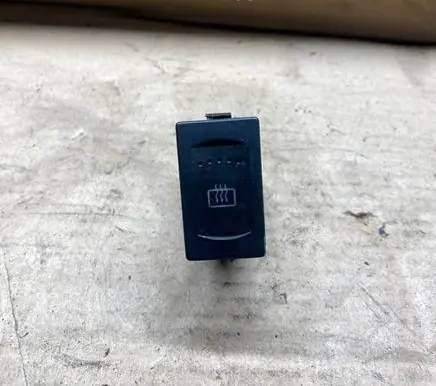 Volkswagen PASSAT B5 Windscreen/window heater switch 3B0959621C