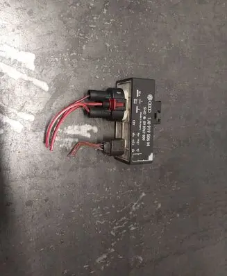 Skoda Octavia Mk1 (1U) Coolant fan relay 1J0919506M 898967000
