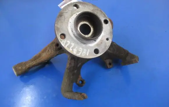 Volkswagen Golf III Front wheel hub spindle knuckle