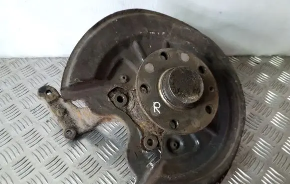 Rear wheel hub spindle/knuckle