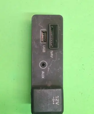 Jaguar XF X250 USB socket connector 17021010495 28514997