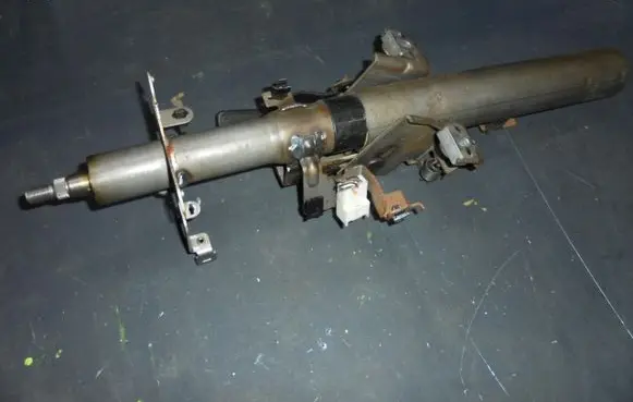 Subaru Impreza III Steering wheel axle