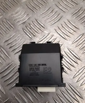 Lexus ES VII XZ10 Door control unit/module 8597033020