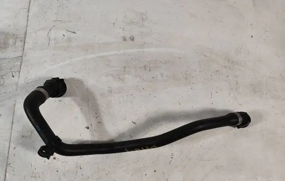 Engine coolant pipe/hose