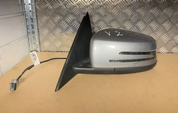 Mercedes-Benz C W204 Front door electric wing mirror A2048103316