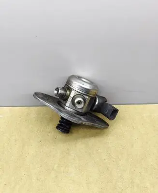 BMW 3 E92 E93 Fuel injection high pressure pump 7562473 0261520041 1000494563