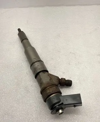 BMW 5 E60 E61 Fuel injector 7794435
