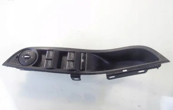 Ford Focus Electric window control switch AM5T14A132CA