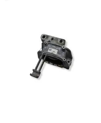 Volkswagen PASSAT B8 Engine mount bracket 5Q0199262DE 17012015