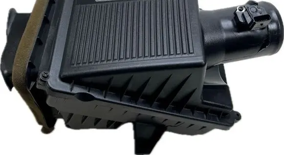 Cadillac Escalade IV Air filter box 23467021