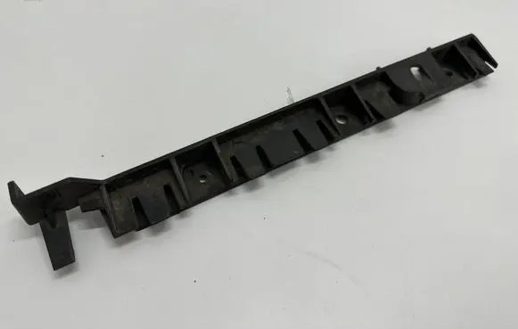 BMW 1 E82 E88 Fender mounting bracket