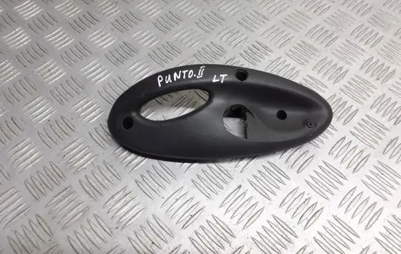 Fiat Punto (188) Rear door interior handle A739