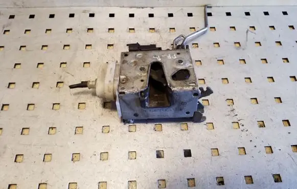 Audi A3 S3 8L Front door lock 8L1837016A