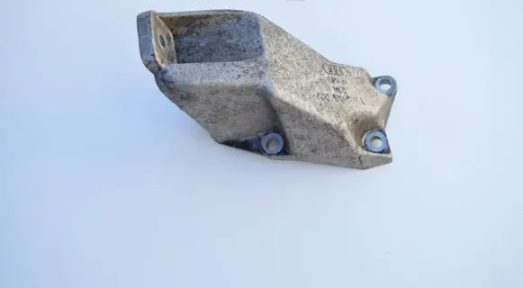 Audi A4 S4 B5 8D Engine mounting bracket 8D0199307L