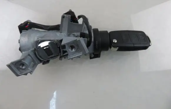 Volkswagen Caddy Ignition lock 1K0905851