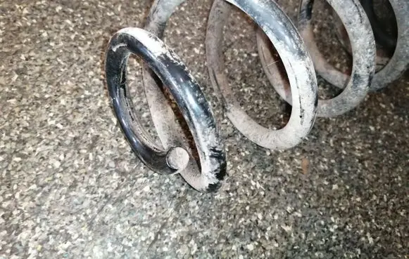 Volkswagen Touran I Rear coil spring