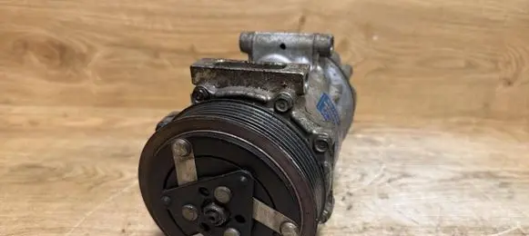 Volvo V50 Air conditioning (A/C) compressor (pump) 36000989